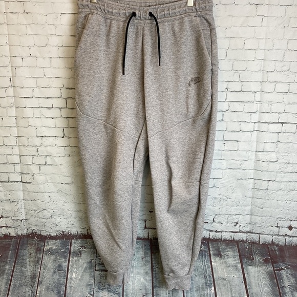 Nike Sportswear Tech Fleece Pants Men's Sz M DR9162-010 Joggers Gym Streetwear - Picture 8 of 16